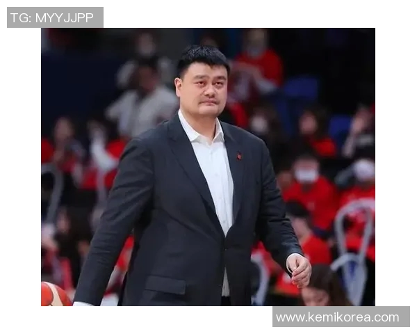姚明现场献唱引发热议球场巨星展现音乐才华与魅力